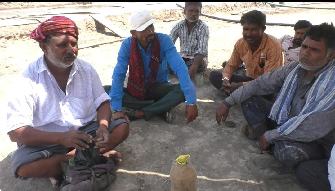 Many challenges to the salt-baking Agaryas in the small desert of Kutch