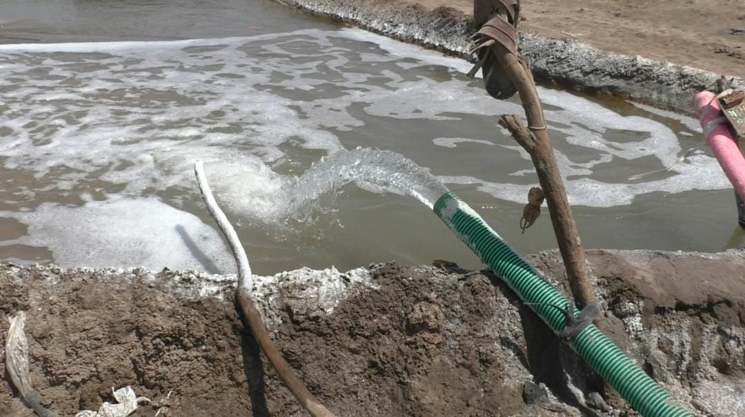  Many challenges to the salt-baking Agaryas in the small desert of Kutch