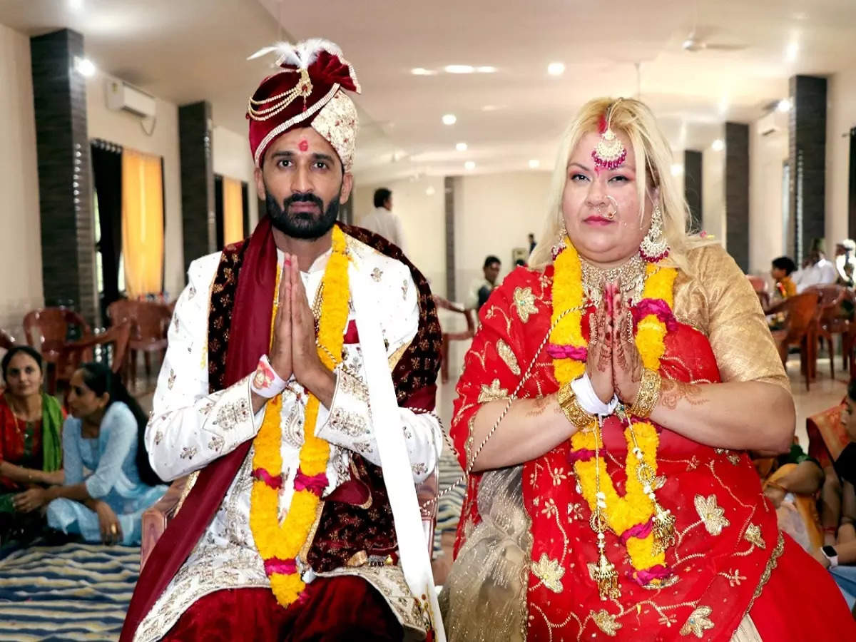 A bride from America crossed seven seas to marry a Kathiawadi groom!