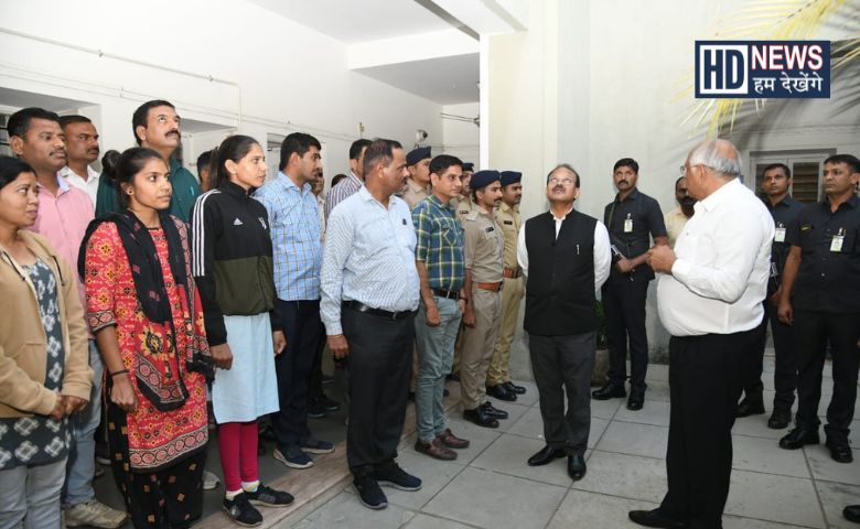 CM - Hum Dekhenge News
