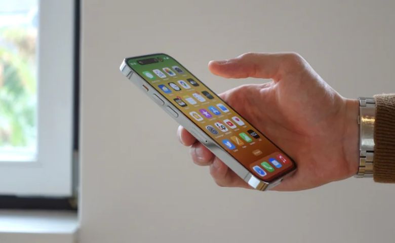 iPhone 14 મહિલા માટે ભગવાન બન્યોઃ આ રીતે બચાવ્યો જીવ hum dekhenge news