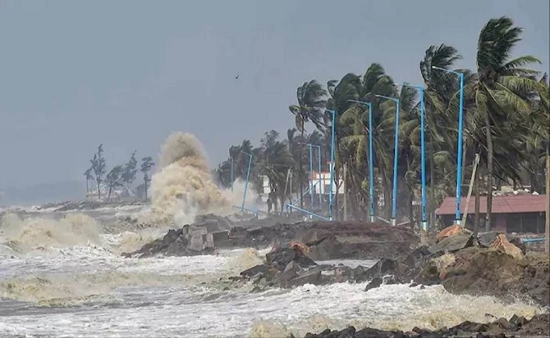 cyclone 'Mandus'