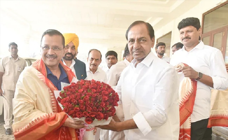 Arvind Kejriwal and CM KCR