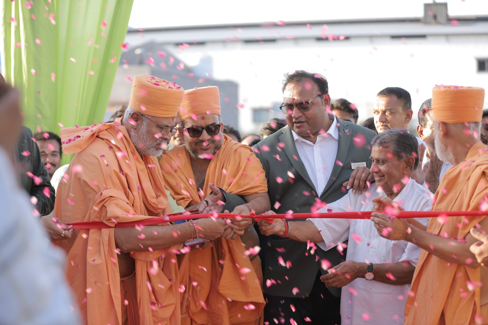 દાદાજી લાઈફ સાયન્સ પ્રાઈવેટ લિમિટેડના ઉદ્ઘાટનમાં આધ્યાત્મિકતાનો રંગ ભળ્યો hum dekhenge news