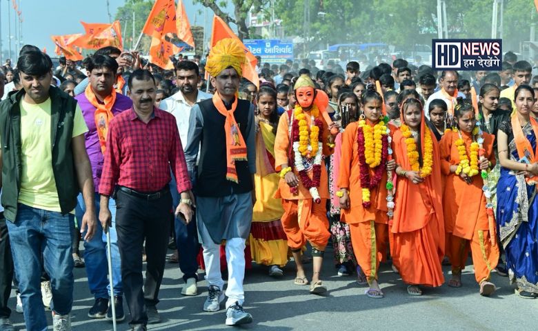 રામ ધ્વજનું વિતરણ-HDNEWS