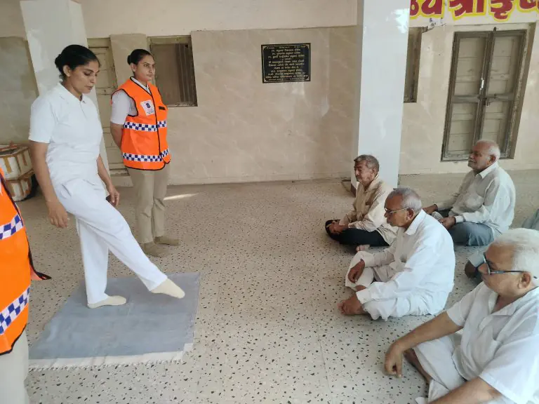 યોગ દિવસ દ્વારકા પોલીસ - HDNews