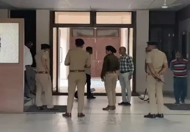 Threat to blow up Vadodara Collector office with bomb