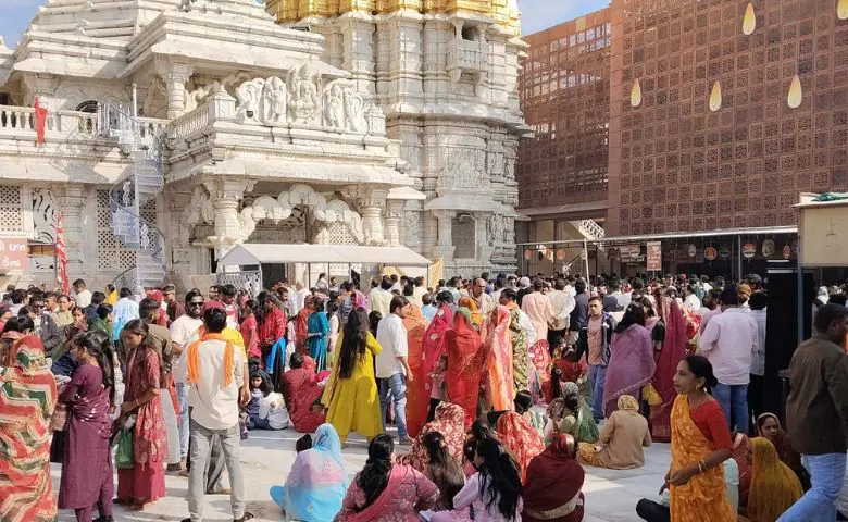 આરાસુરી શક્તિપીઠ અંબાજીમાં જગતજનની મા જગદંબાના પ્રાગટ્યોત્સવની ભવ્ય ઉજવણી, ભક્તોની ભીડ ઉમટી hum dekhenge news