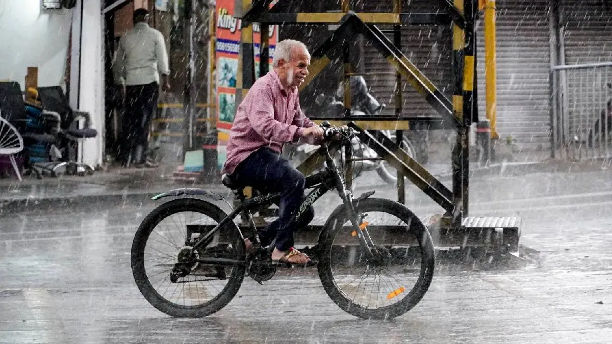 weather update imd issues thunderstorm