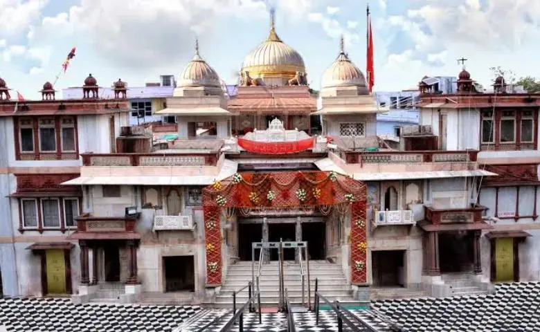 ચૈત્ર નવરાત્રીમાં તમે લઈ શકો છો આ ધાર્મિક સ્થળોની મુલાકાત, માતાજીના જયકારથી ગુંજે છે આ મંદિરો hum dekhenge news
