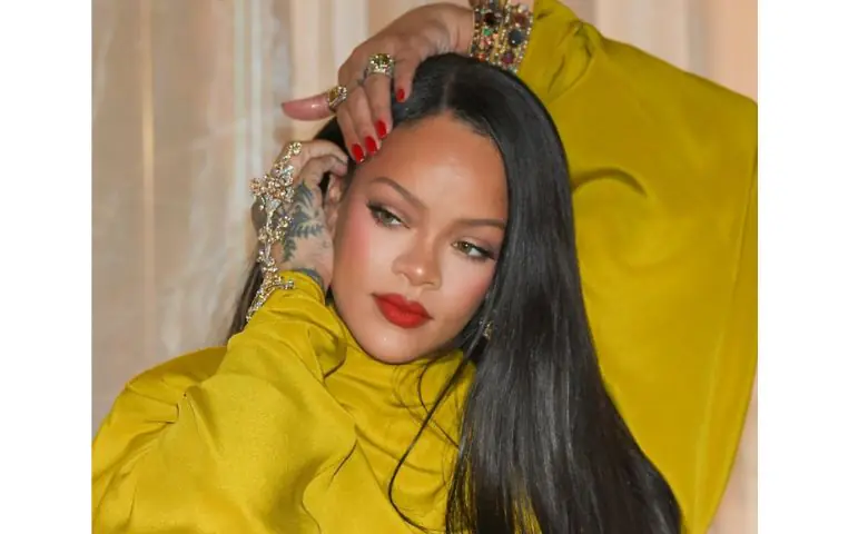 ગ્રીન આઉટફિટમાં છવાઈ Rihanna, મનીષ મલ્હોત્રાની ખાસ જ્વેલરી પહેરી hum dekhenge news