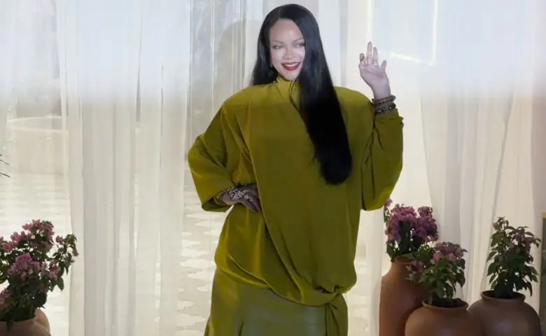 ગ્રીન આઉટફિટમાં છવાઈ Rihanna, મનીષ મલ્હોત્રાની ખાસ જ્વેલરી પહેરી hum dekhenge news