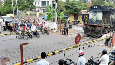 RTO Action: બંધ ફાટક નીચેથી વાહન લઈને જાવ છો? હવે ચેતજો, લાઈસન્સ સસ્પેન્ડ થઈ શકે hum dekhenge news