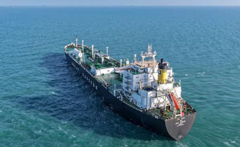 India's masterstroke: Supertanker leaves Strait of Hormuz carrying 45,000 tonnes of cooking gas, hum dekhenge news