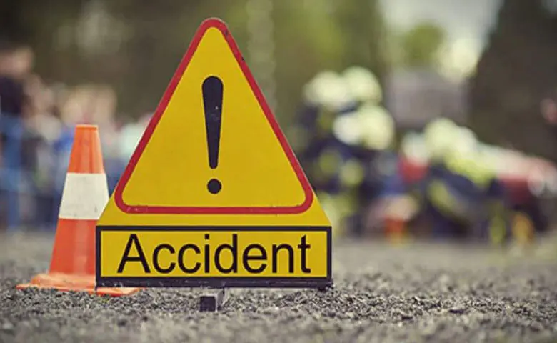 Fatal accident on Bhavnagar-Dholera road, three died on the spot after car rammed into container, hum dekhenge news