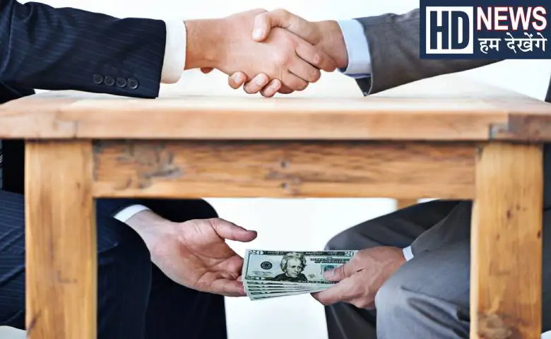 Corruption: Class-1 officer of the Electrical Inspectorate office in Gandhinagar caught taking bribe, uproar on receiving Rs 5 lakh in cash, hum dekhenge news
