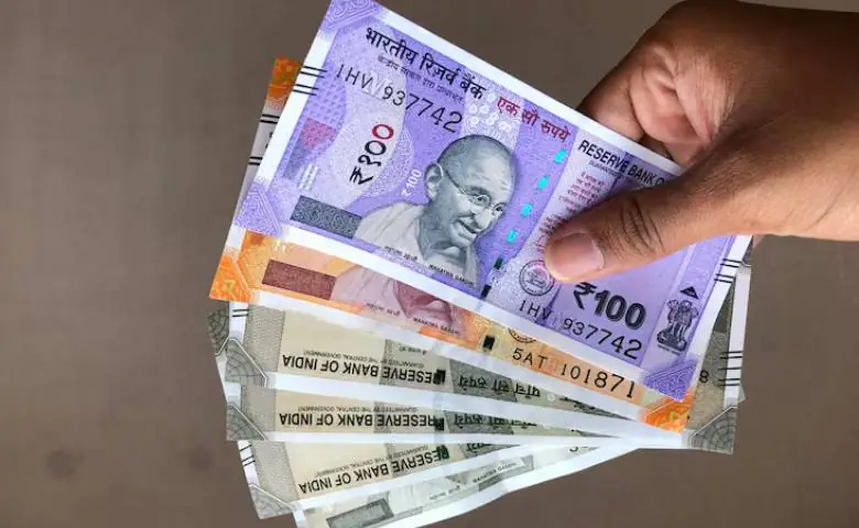 Will paper currency notes be banned on June 30? PIB clarifies on this claim, hum dekhenge news