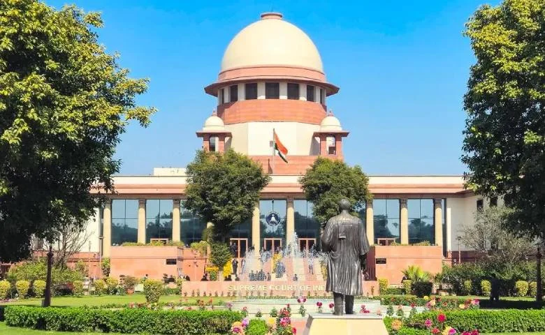 Supreme Court's big statement on Wrong Drive: Said - Walking on footpath is a fundamental right, hum dekhenge news