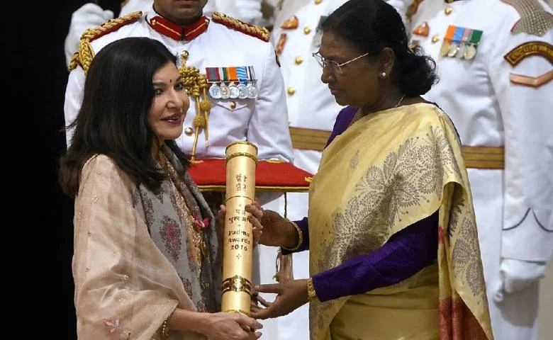 Padma Bhushan recipient Alka Yagnik gets emotional, writes - Struggling with health problems for two years, hum dekhenge news