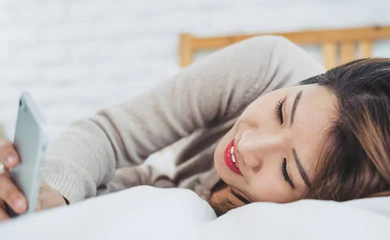 Using your phone immediately after waking up in the morning could increase the risk of heart disease; find out what experts say, hum dekhenge news