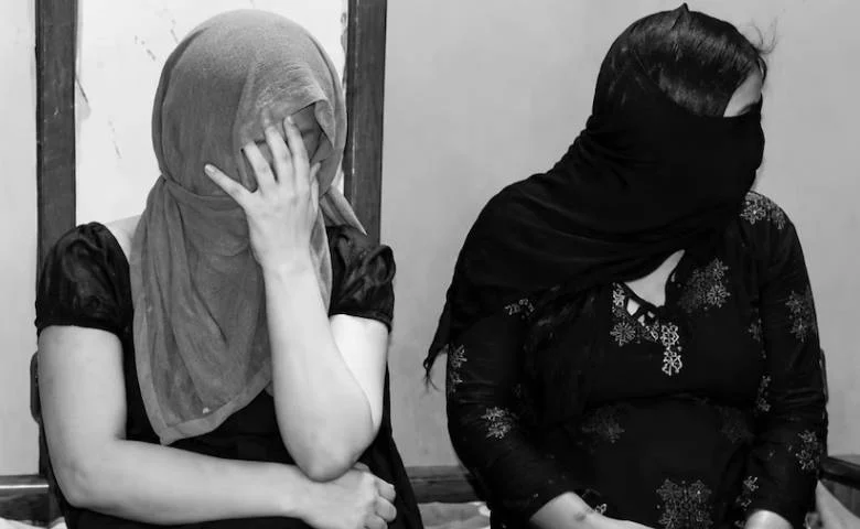 Sex racket busted in Mumbai: Two film actresses rescued, makeup artist arrested, hum dekhenge news