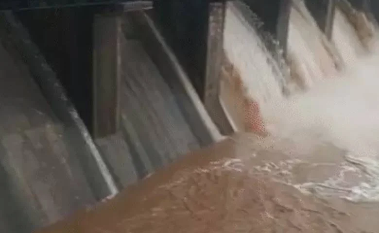 Rain brings relief to the state: Cloudburst in the Khambha area cuts off 20 villages; closure of the National Highway sparks anger among travelers, hum dekhenge news