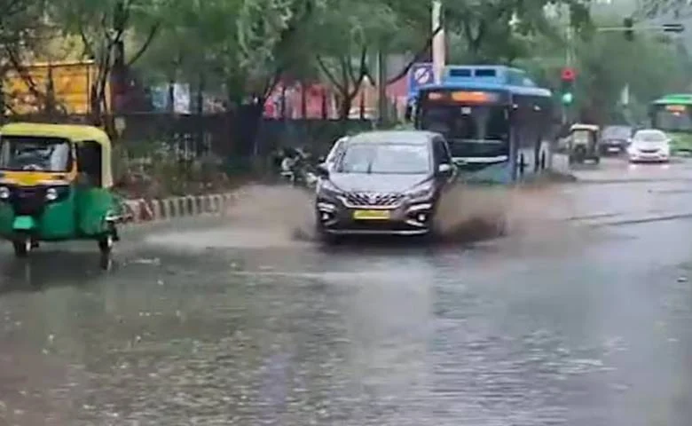 Capital Delhi in disarray due to first rains; Delhi-Dwarka Expressway closed, hum dekhenge news