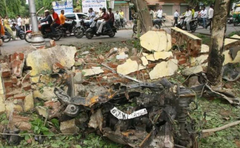 Serial Blasts in Ahmedabad: The entire city was rocked by 21 explosions; know the full details of the case, hum dekhenge news