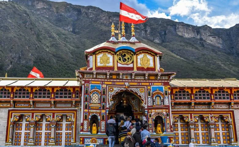 Badrinath Donation Theft Controversy: FIR Registered Against Temple Committee Chairman's Government PA, hum dekhenge news