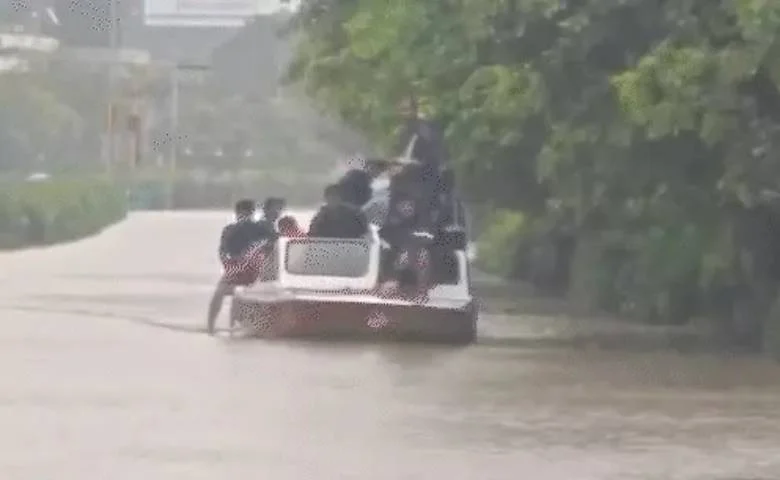 Rain God Batters South Gujarat: Cloudburst in Umargam Causes Devastation; Red Alert Issued, hum dekhenge news