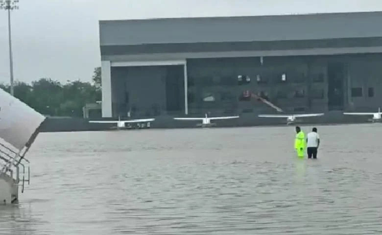 Ahmedabad Smart City exposed: Passengers face hardship as water enters the airport; several roads closed, hum dekhenge news
