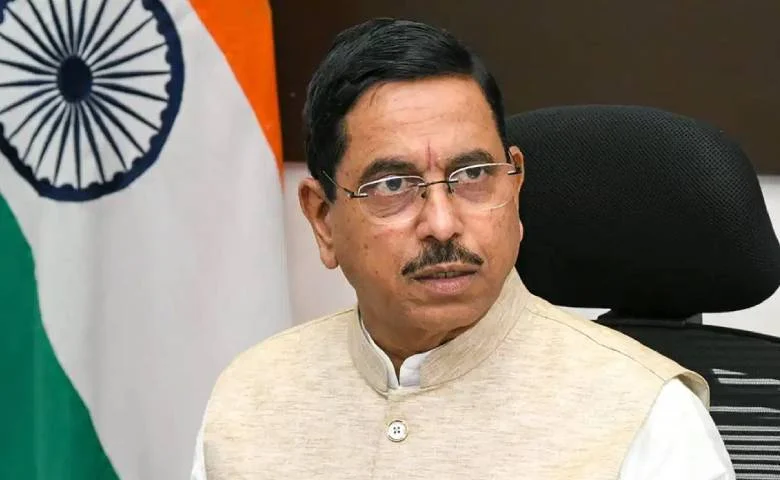President Droupadi Murmu accepts Dharmendra Pradhan's resignation; Pralhad Joshi entrusted with the Education Ministry, hum dekhenge news