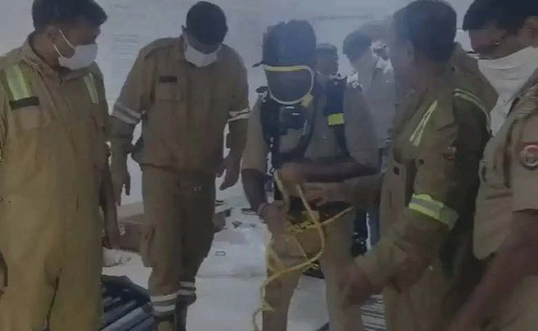 Toxic gas in an STP tank proves fatal in Noida; two guards die after entering to rescue a sanitation worker, hum dekhenge news