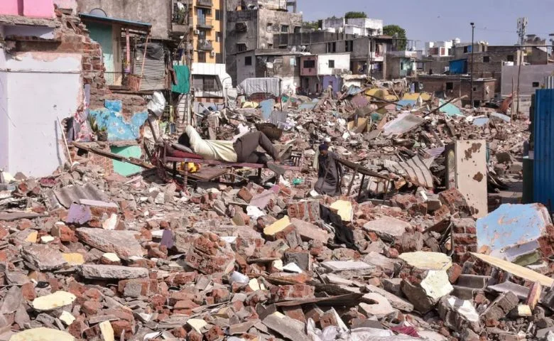 સુરત નાસીર નગર ડિમોલિશન કેસમાં મોટી કાર્યવાહી, 5 એન્જિનિયર સસ્પેન્ડ Hum dekhenge news