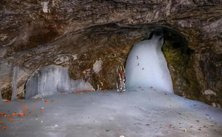 અમરનાથ યાત્રાળુઓ માટે ચિંતાજનક સમાચાર: પીગળી રહ્યા છે બાબા બર્ફાની, શિવલિંગ હવે માત્ર 1 ફૂટ રહ્યું hum dekhenge news