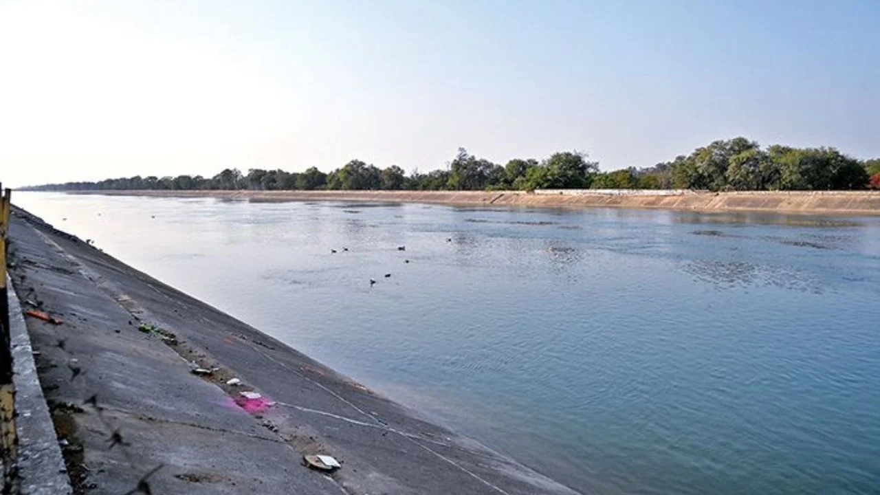 There was a huge uproar due to the shocking accident of a pond created on Saturday in Nakhtrana Panthak of Kutch. Has spread.