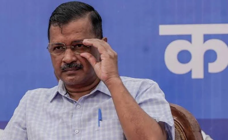 Former CM Arvind Kejriwal stopped from visiting PM's residence; AAP leaders stage a sit-in protest, hum dekhenge news