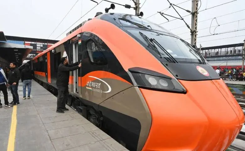 Approval granted for a fourth rail line in the 'Chicken's Neck' corridor; plans to extend Vande Bharat service from Guwahati to Tinsukia and Agartala, hum dekhenge news