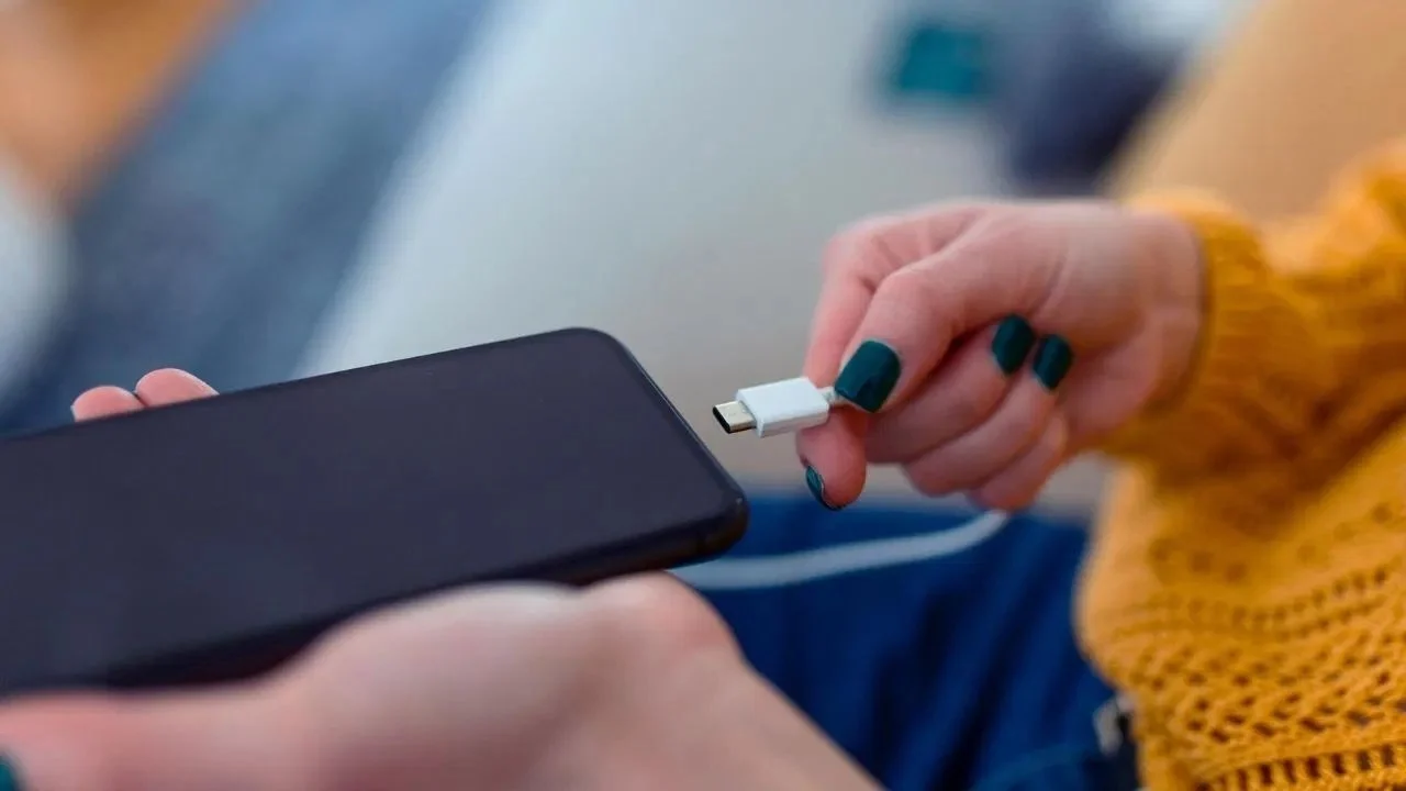Don't you make this big mistake when taking your phone out of charging?