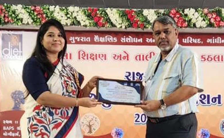 Chanakya School Science Teacher Meera Vaishnav Honored