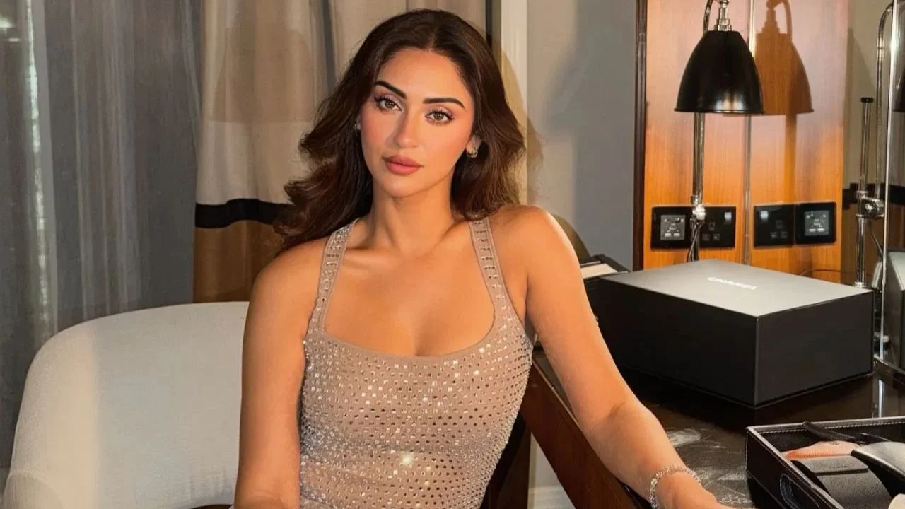 Krystle D'Souza's glamorous looks created a stir, see her best party looks