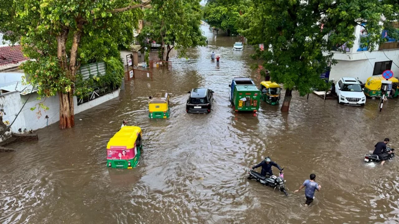 અમદાવાદમાં મેઘરાજાની ધમાકેદાર બેટિંગ, 24 કલાકમાં સરેરાશ 1.74 ઈંચ વરસાદ