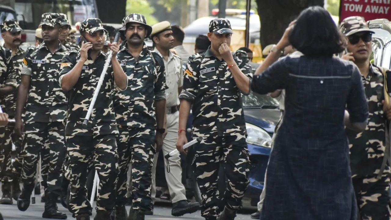 What will remain closed in Delhi on Saturday? Major impact on metro, trains, and markets ahead of the CJP protest.
