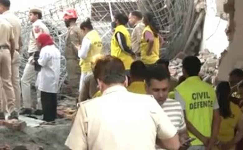 Delhi Harsh vihar under construction house roof collapse