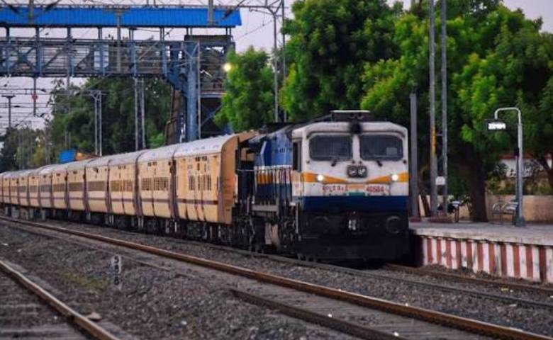 court fines south western railway 15k no water train toilets