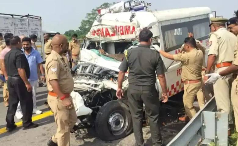 accident on Purvanchal Expressway