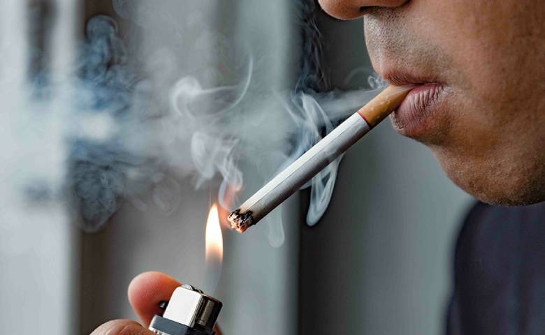 smoking make your skin pale