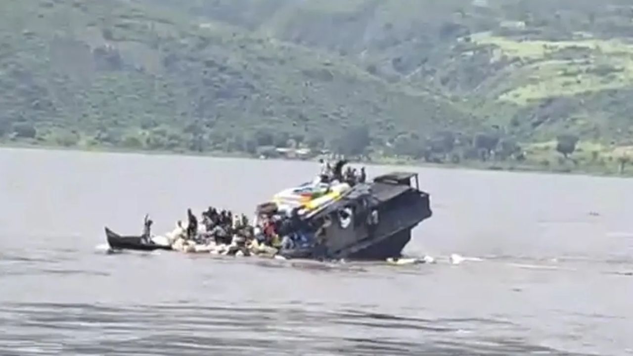 Boat collision on Congo River; 30 dead, many missing.